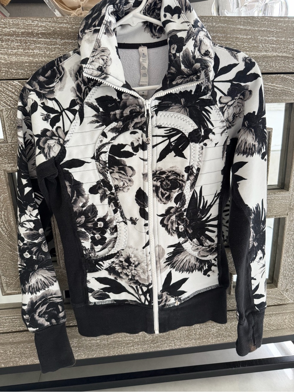 Lululemon Women’s Black & White Floral Zip-Up Jacket